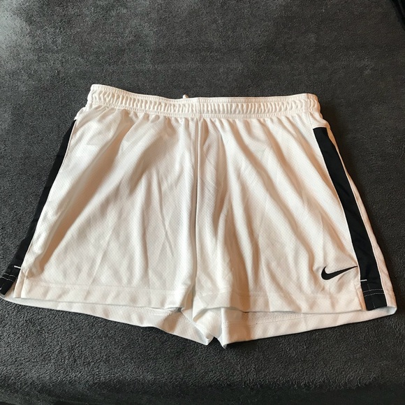 Nike Pants - NWT Nike shorts